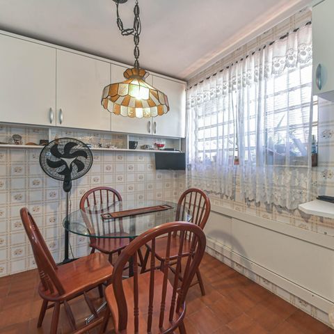 Casa à venda com 170m², 3 quartos e 2 vagas Casa à venda com 170m², 3 quartos e 2 vagasCozinha