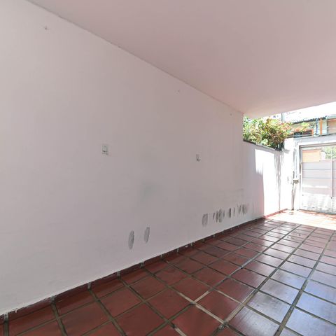 Casa à venda com 170m², 3 quartos e 2 vagas Casa à venda com 170m², 3 quartos e 2 vagasGaragem - Quintal