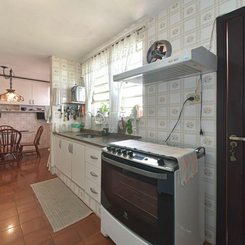Casa à venda com 170m², 3 quartos e 2 vagas Casa à venda com 170m², 3 quartos e 2 vagasCozinha
