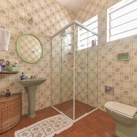 Casa à venda com 170m², 3 quartos e 2 vagas Casa à venda com 170m², 3 quartos e 2 vagasBanheiro Social