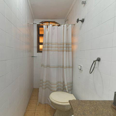 Casa à venda com 170m², 3 quartos e 2 vagas Casa à venda com 170m², 3 quartos e 2 vagasEdicula - Banheiro