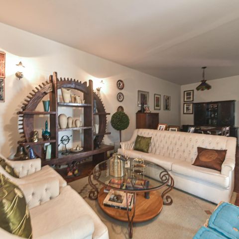 Casa à venda com 170m², 3 quartos e 2 vagas Casa à venda com 170m², 3 quartos e 2 vagasSala