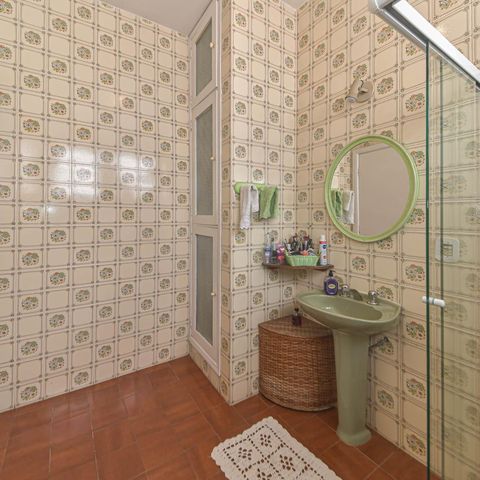Casa à venda com 170m², 3 quartos e 2 vagas Casa à venda com 170m², 3 quartos e 2 vagasBanheiro Social