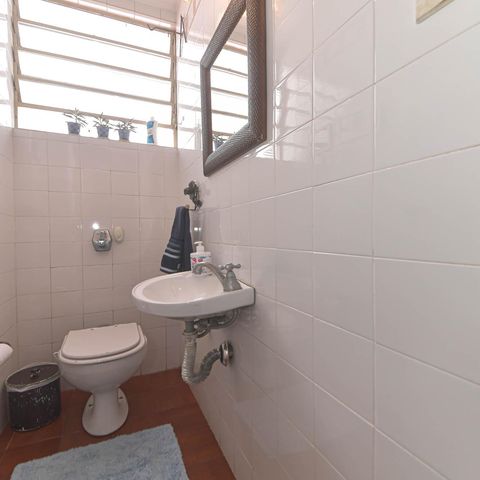 Casa à venda com 170m², 3 quartos e 2 vagas Casa à venda com 170m², 3 quartos e 2 vagasLavabo