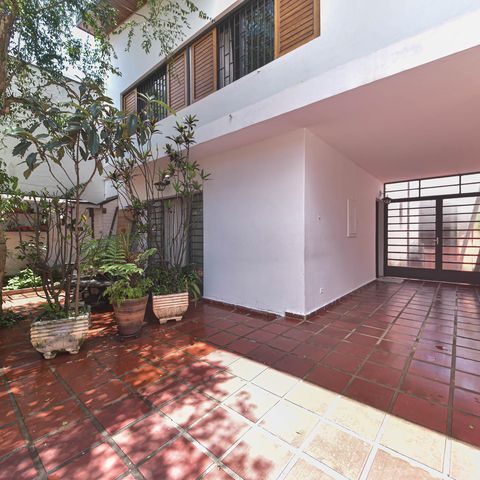 Casa à venda com 170m², 3 quartos e 2 vagas Casa à venda com 170m², 3 quartos e 2 vagasGaragem - Quintal