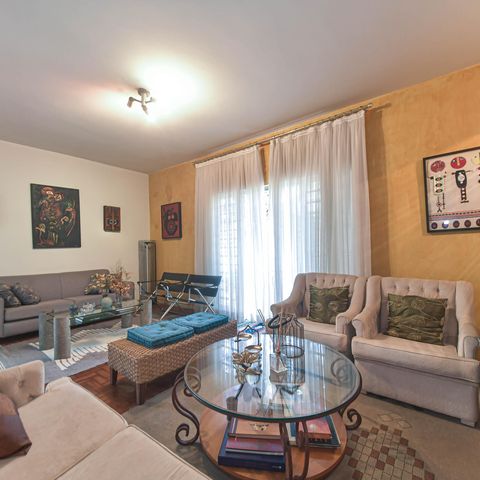 Casa à venda com 170m², 3 quartos e 2 vagas Casa à venda com 170m², 3 quartos e 2 vagasSala