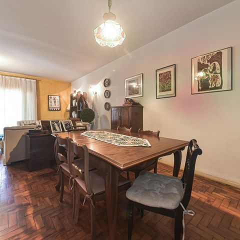 Casa à venda com 170m², 3 quartos e 2 vagas Casa à venda com 170m², 3 quartos e 2 vagasSala
