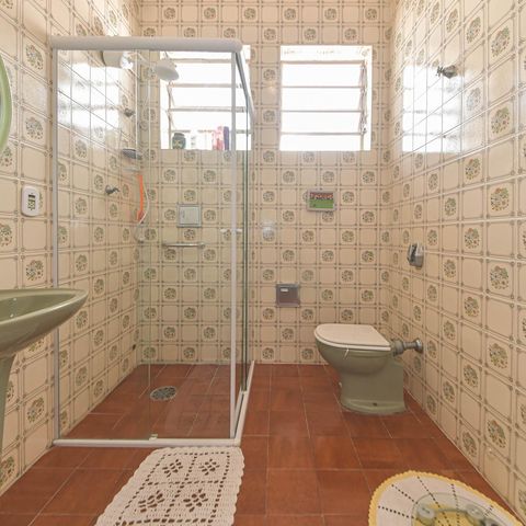 Casa à venda com 170m², 3 quartos e 2 vagas Casa à venda com 170m², 3 quartos e 2 vagasBanheiro Social