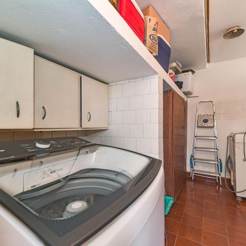 Casa à venda com 170m², 3 quartos e 2 vagas Casa à venda com 170m², 3 quartos e 2 vagasLavanderia - Interno