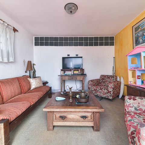 Casa à venda com 170m², 3 quartos e 2 vagas Casa à venda com 170m², 3 quartos e 2 vagasBrinquedoteca