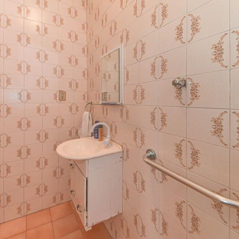 Casa à venda com 170m², 3 quartos e 2 vagas Casa à venda com 170m², 3 quartos e 2 vagasBanheiro de Serviço