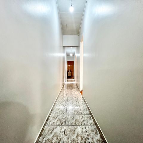 Casa à venda com 125m², 3 quartos e 2 vagasCorredor
