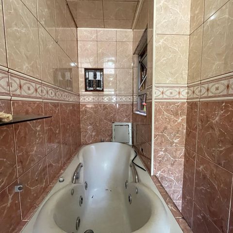 Casa à venda com 230m², 3 quartos e 3 vagasBanheiro 2