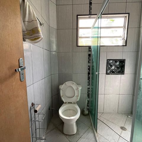 Casa à venda com 230m², 3 quartos e 3 vagasBanheiro 4