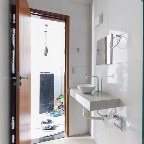 Casa à venda com 52m², 2 quartos e 1 vaga Casa à venda com 52m², 2 quartos e 1 vagaBanheiro