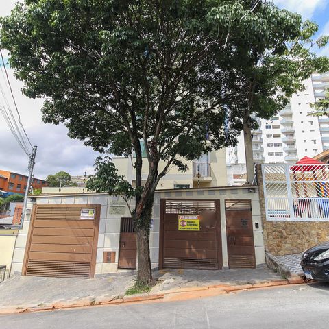 Casa à venda com 52m², 2 quartos e 1 vaga Casa à venda com 52m², 2 quartos e 1 vagaFachada