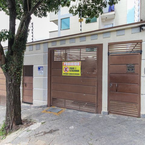 Casa à venda com 52m², 2 quartos e 1 vaga Casa à venda com 52m², 2 quartos e 1 vagaFachada
