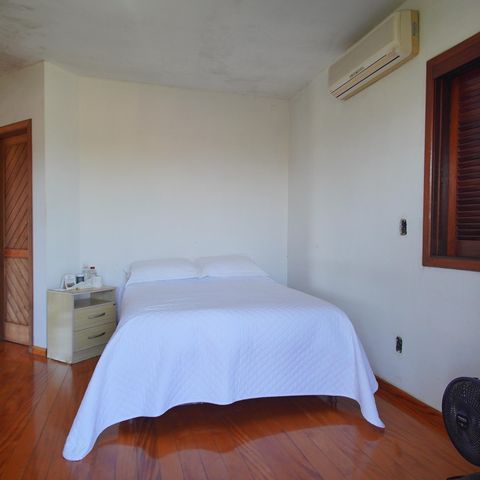 Casa à venda com 300m², 4 quartos e 3 vagasSuíte