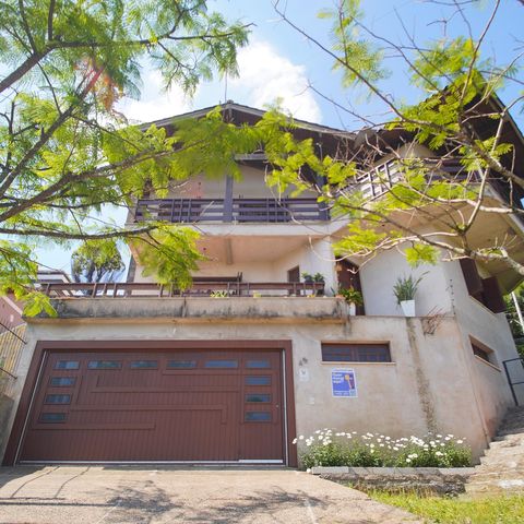 Casa à venda com 300m², 4 quartos e 3 vagasFachada
