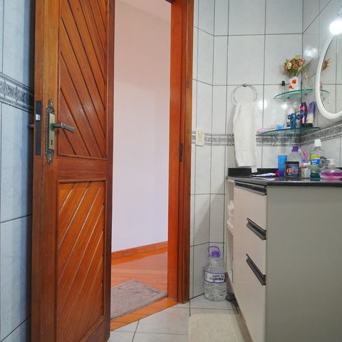 Casa à venda com 300m², 4 quartos e 3 vagasBanheiro 1