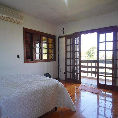 Casa à venda com 300m², 4 quartos e 3 vagasSuíte