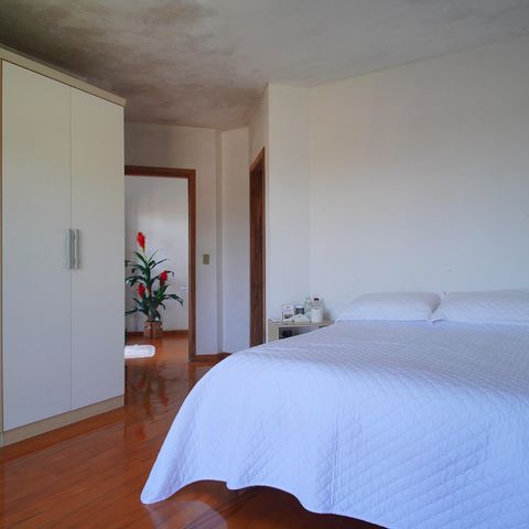 Casa à venda com 300m², 4 quartos e 3 vagasSuíte