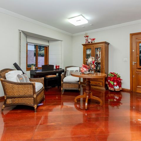 Casa de condomínio à venda com 365m², 4 quartos e 3 vagasSala