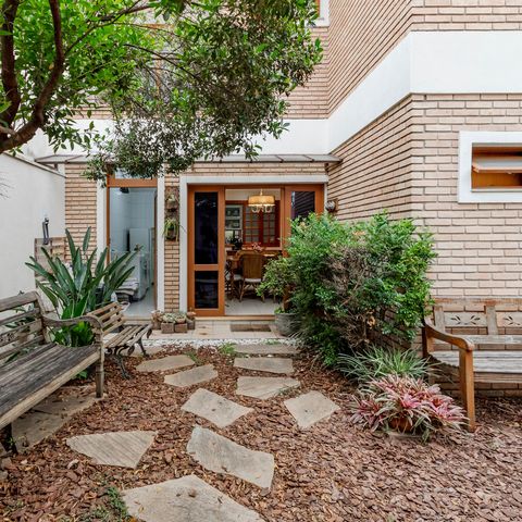 Casa de condomínio à venda com 365m², 4 quartos e 3 vagasQuintal