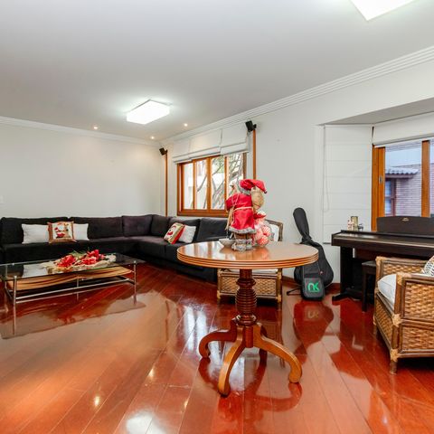Casa de condomínio à venda com 365m², 4 quartos e 3 vagasSala