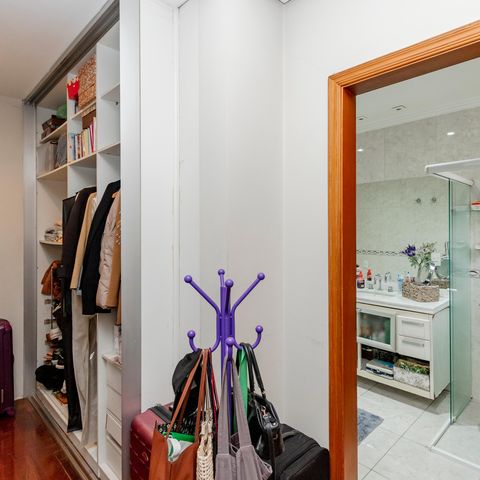 Casa de condomínio à venda com 365m², 4 quartos e 3 vagasCloset da Suíte 1