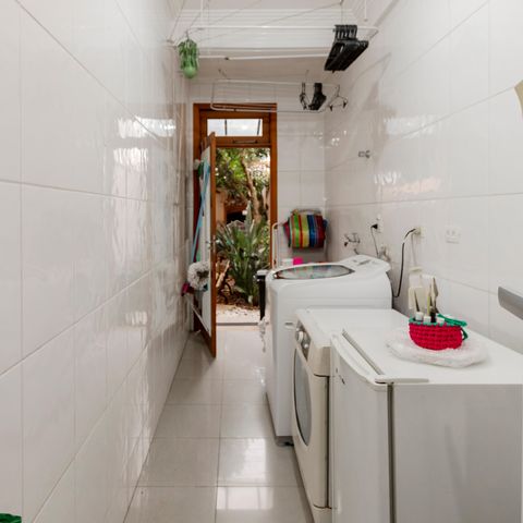 Casa de condomínio à venda com 365m², 4 quartos e 3 vagasÁrea de Serviço
