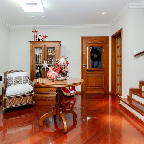 Casa de condomínio à venda com 365m², 4 quartos e 3 vagasSala
