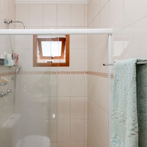 Casa de condomínio à venda com 365m², 4 quartos e 3 vagasBanheiro da Suíte 2