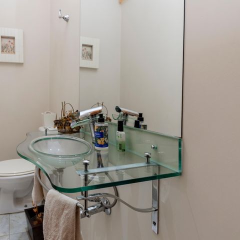 Casa de condomínio à venda com 365m², 4 quartos e 3 vagasLavabo
