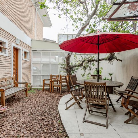 Casa de condomínio à venda com 365m², 4 quartos e 3 vagasQuintal