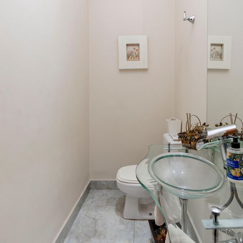 Casa de condomínio à venda com 365m², 4 quartos e 3 vagasLavabo