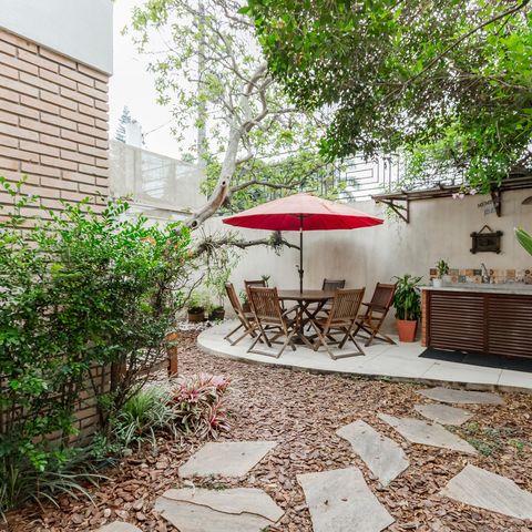 Casa de condomínio à venda com 365m², 4 quartos e 3 vagasQuintal
