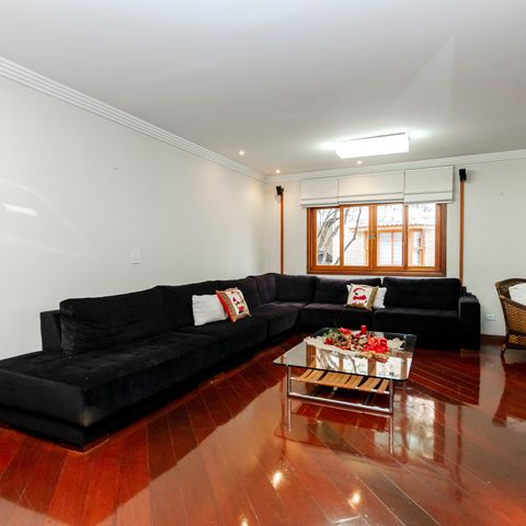 Casa de condomínio à venda com 365m², 4 quartos e 3 vagasSala