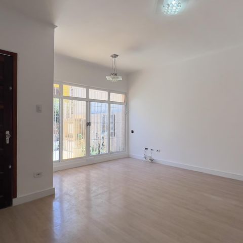Casa à venda com 145m², 4 quartos e 2 vagasSala