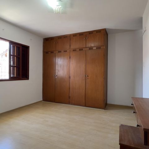 Casa à venda com 145m², 4 quartos e 2 vagasSuíte