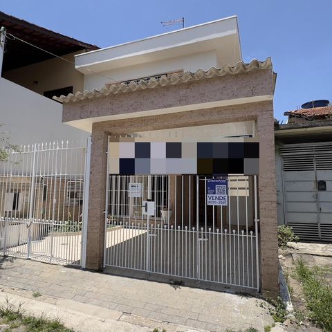 Casa à venda com 145m², 4 quartos e 2 vagasFachada