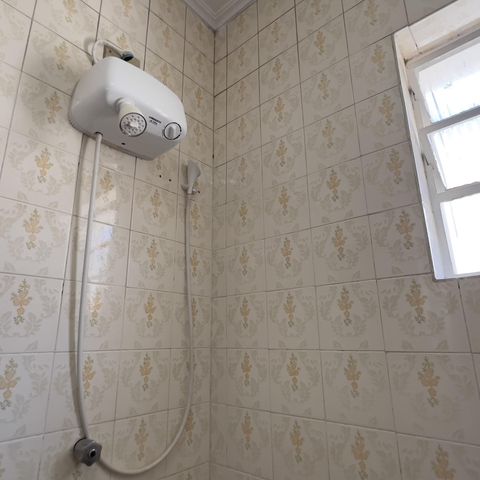Casa à venda com 145m², 4 quartos e 2 vagasBanheiro