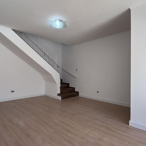 Casa à venda com 145m², 4 quartos e 2 vagasSala