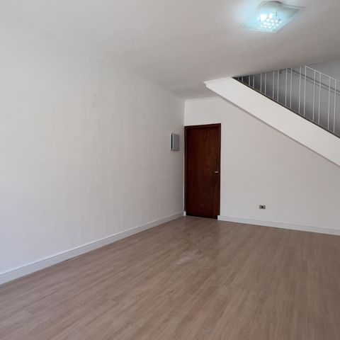 Casa à venda com 145m², 4 quartos e 2 vagasSala