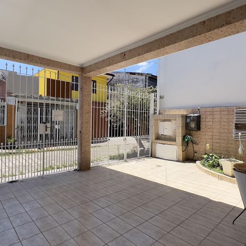 Casa à venda com 145m², 4 quartos e 2 vagasGaragem