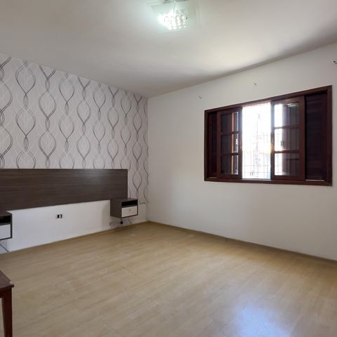 Casa à venda com 145m², 4 quartos e 2 vagasSuíte