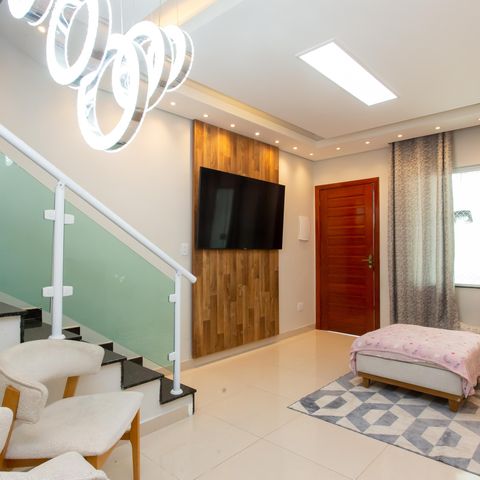 Casa à venda com 75m², 3 quartos e 2 vagas Casa à venda com 75m², 3 quartos e 2 vagasSala