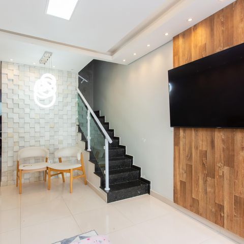 Casa à venda com 75m², 3 quartos e 2 vagas Casa à venda com 75m², 3 quartos e 2 vagasSala