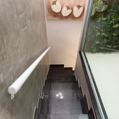 Casa à venda com 75m², 3 quartos e 2 vagas Casa à venda com 75m², 3 quartos e 2 vagasEscada