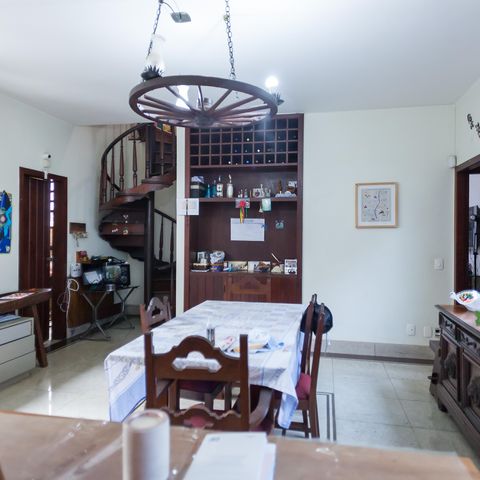 Casa à venda com 1272m², 4 quartos e 4 vagassala de jatar
